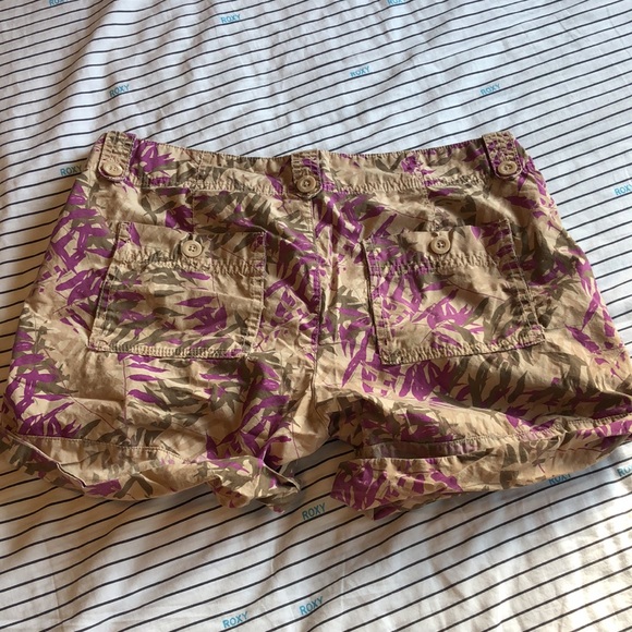 Old Navy Women’s Shorts - Picture 3 of 4